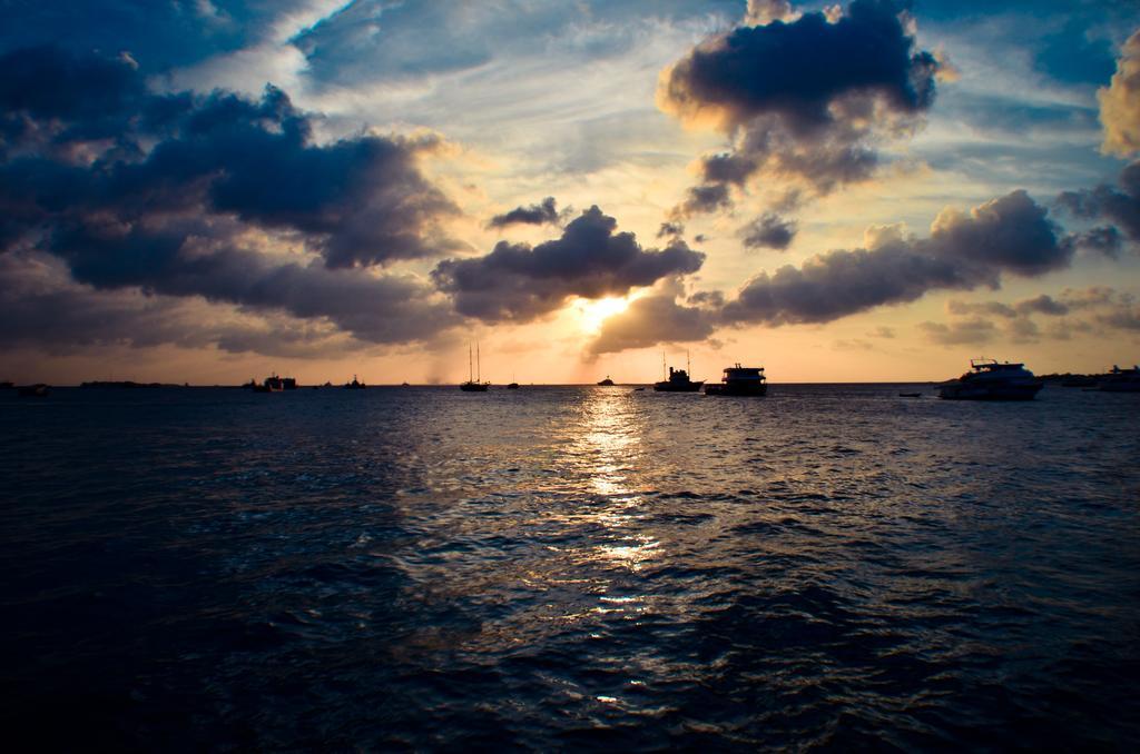 Beach Palace Hulhumale Esterno foto